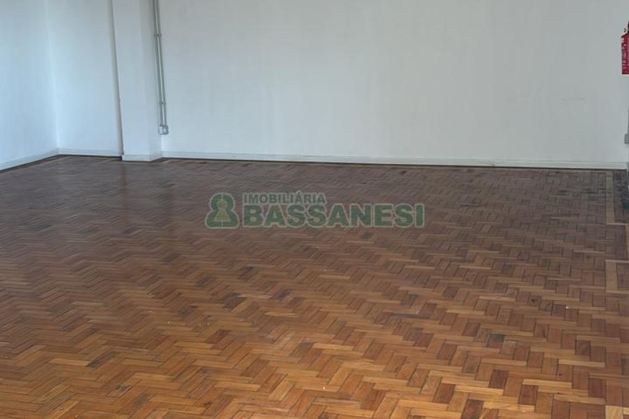 Sala com 280m², no bairro Centro em Caxias do Sul para Alugar