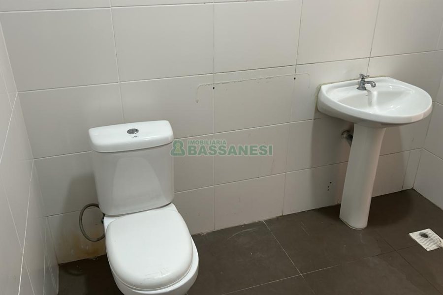 Sala com 280m², no bairro Centro em Caxias do Sul para Alugar