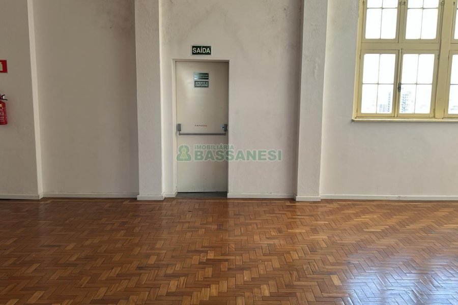 Sala com 280m², no bairro Centro em Caxias do Sul para Alugar