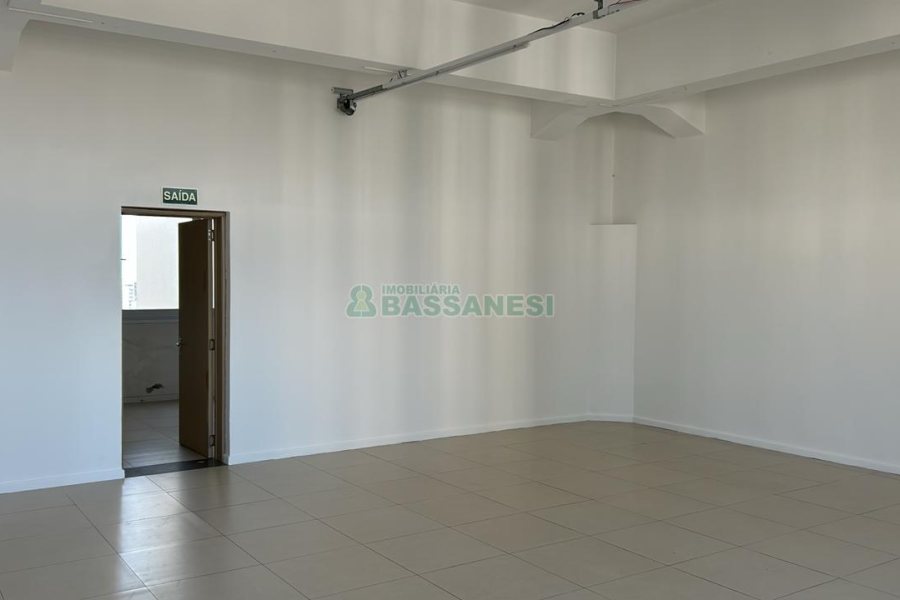 Sala com 280m², no bairro Centro em Caxias do Sul para Alugar