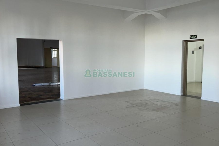 Sala com 280m², no bairro Centro em Caxias do Sul para Alugar