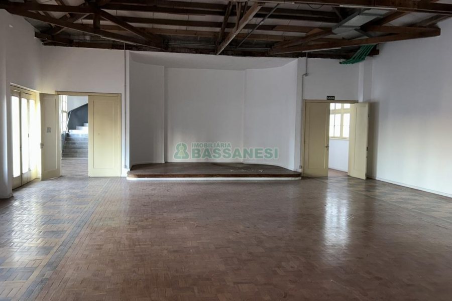 Sala com 280m², no bairro Centro em Caxias do Sul para Alugar
