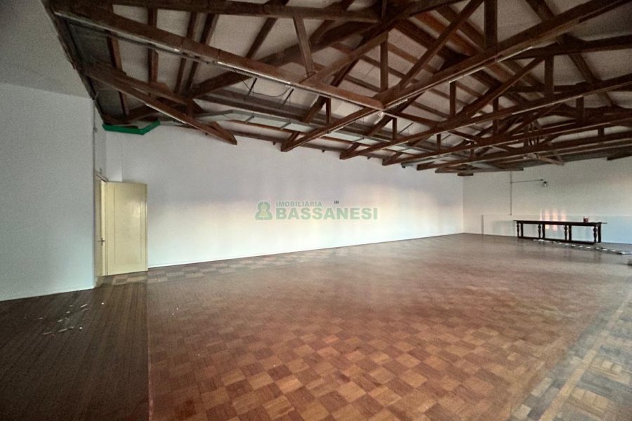 Sala com 280m², no bairro Centro em Caxias do Sul para Alugar