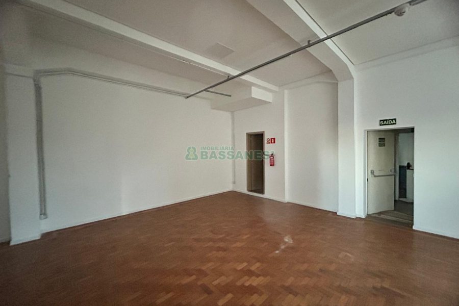 Sala com 280m², no bairro Centro em Caxias do Sul para Alugar