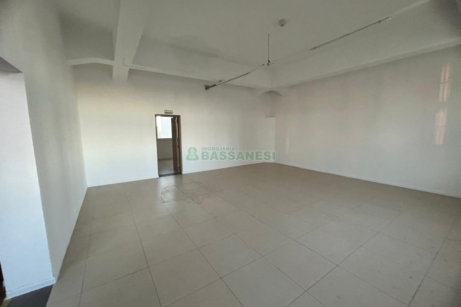Sala com 280m², no bairro Centro em Caxias do Sul para Alugar