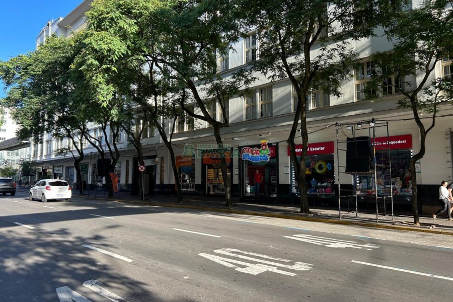 Sala com 280m², no bairro Centro em Caxias do Sul para Alugar