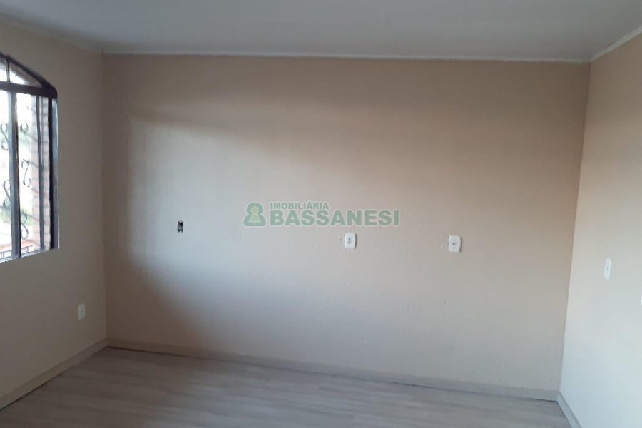 Casa com 208m², 3 dormitórios, 3 vagas, no bairro Planalto em Caxias do Sul para Comprar