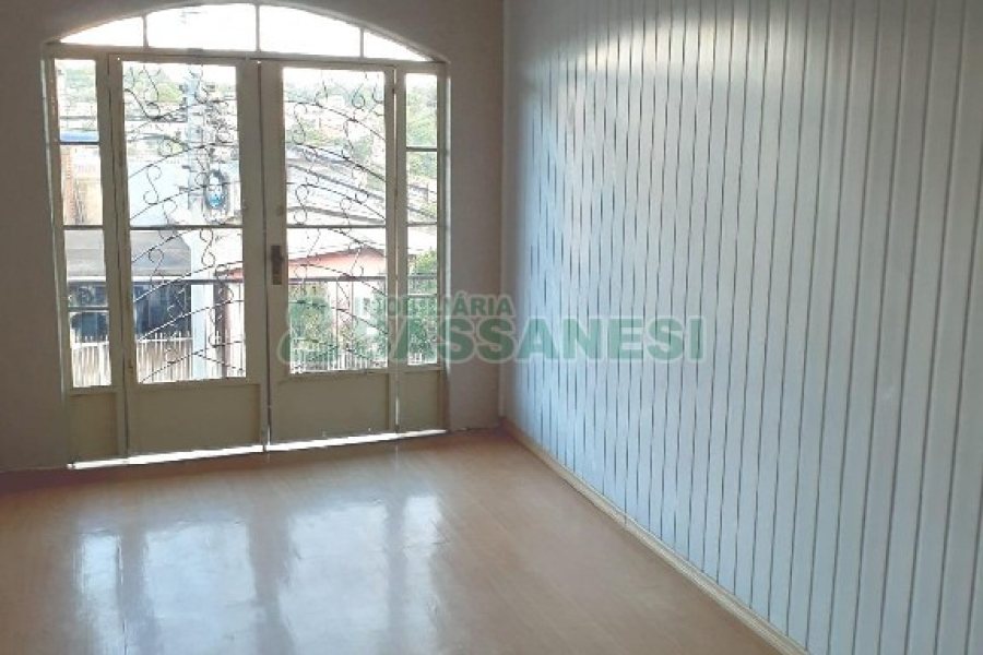 Casa com 208m², 3 dormitórios, 3 vagas, no bairro Planalto em Caxias do Sul para Comprar