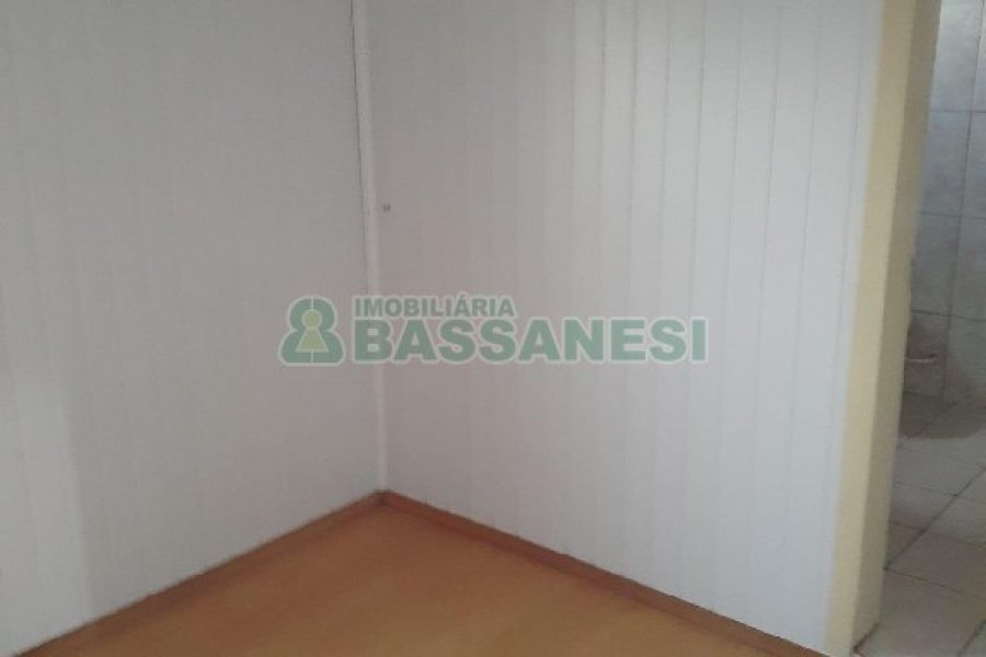 Casa com 208m², 3 dormitórios, 3 vagas, no bairro Planalto em Caxias do Sul para Comprar