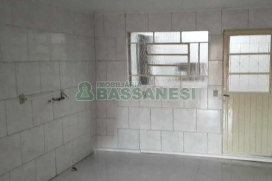 Casa com 208m², 3 dormitórios, 3 vagas, no bairro Planalto em Caxias do Sul para Comprar