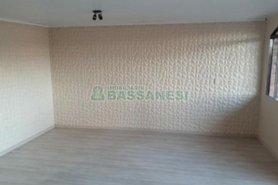 Casa com 208m², 3 dormitórios, 3 vagas, no bairro Planalto em Caxias do Sul para Comprar