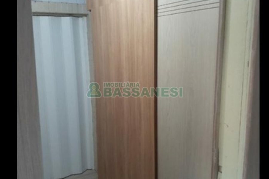 Casa com 208m², 3 dormitórios, 3 vagas, no bairro Planalto em Caxias do Sul para Comprar