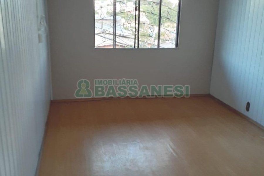 Casa com 208m², 3 dormitórios, 3 vagas, no bairro Planalto em Caxias do Sul para Comprar