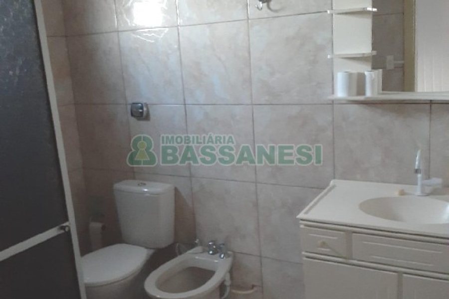 Casa com 208m², 3 dormitórios, 3 vagas, no bairro Planalto em Caxias do Sul para Comprar