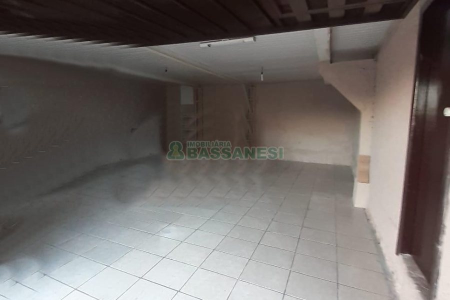 Casa com 208m², 3 dormitórios, 3 vagas, no bairro Planalto em Caxias do Sul para Comprar
