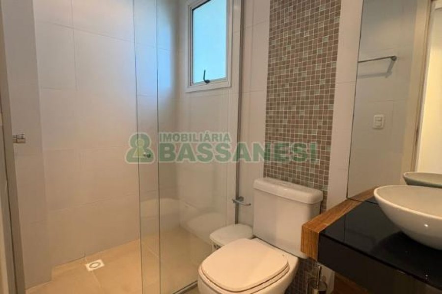 Apto Mobiliado com 85m², 2 dormitórios, 2 vagas, no bairro Charqueadas em Caxias do Sul para Alugar