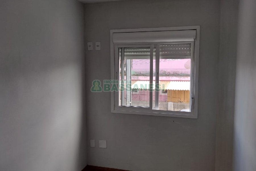 Sobrado com 73m², 3 dormitórios, 1 vaga, no bairro Esplanada em Caxias do Sul para Comprar