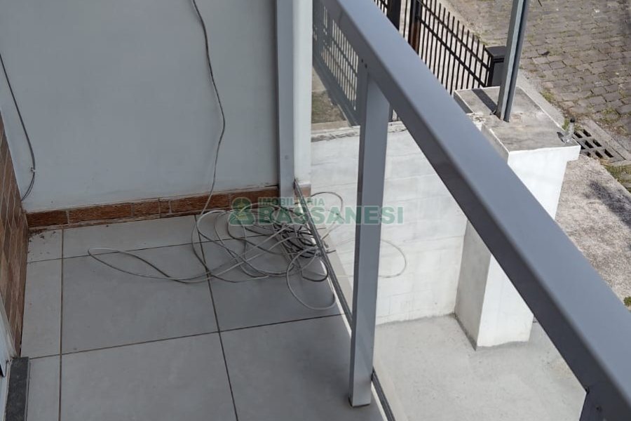 Sobrado com 73m², 3 dormitórios, 1 vaga, no bairro Esplanada em Caxias do Sul para Comprar