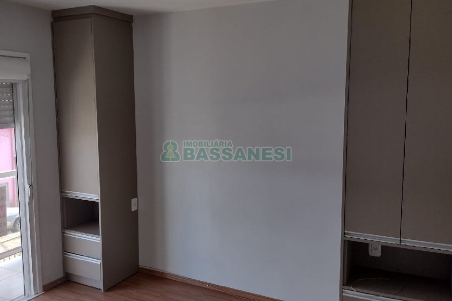 Sobrado com 73m², 3 dormitórios, 1 vaga, no bairro Esplanada em Caxias do Sul para Comprar