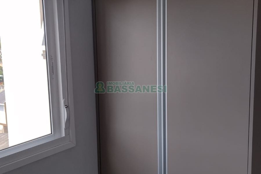 Sobrado com 73m², 3 dormitórios, 1 vaga, no bairro Esplanada em Caxias do Sul para Comprar