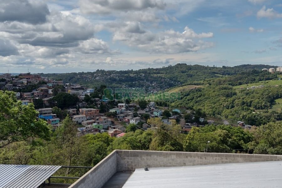 Sobrado com 73m², 3 dormitórios, 1 vaga, no bairro Esplanada em Caxias do Sul para Comprar