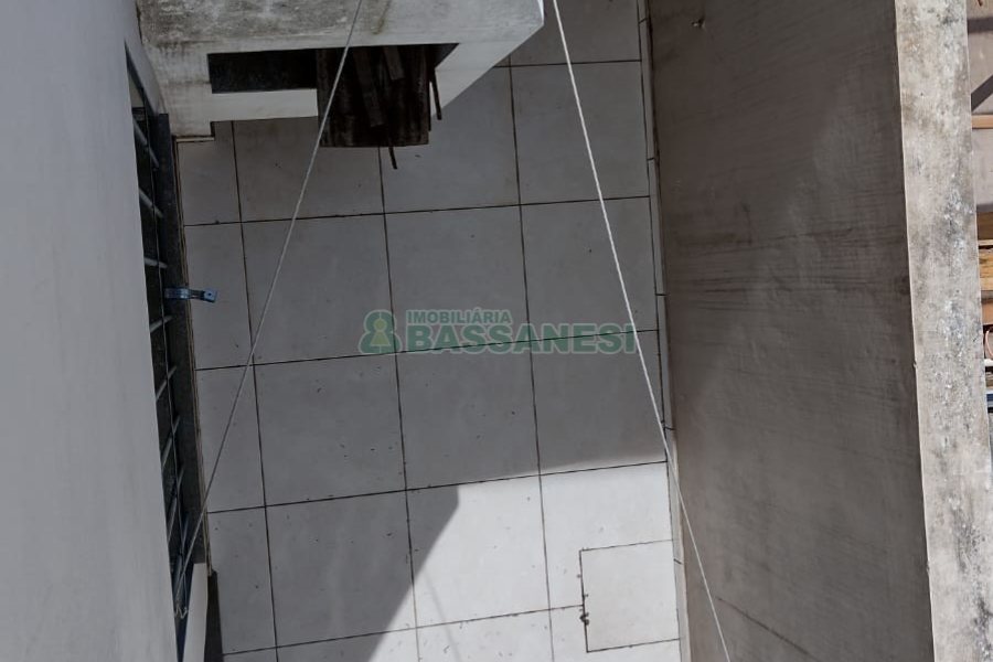 Sobrado com 73m², 3 dormitórios, 1 vaga, no bairro Esplanada em Caxias do Sul para Comprar