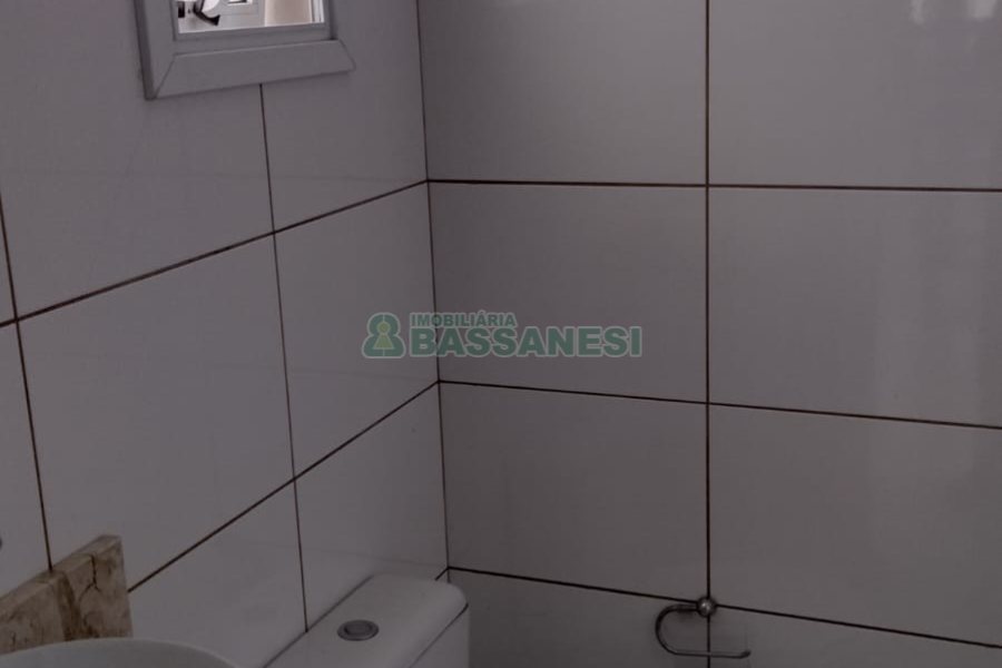 Sobrado com 73m², 3 dormitórios, 1 vaga, no bairro Esplanada em Caxias do Sul para Comprar