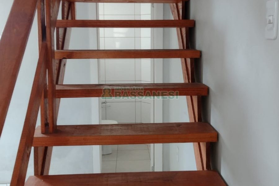 Sobrado com 73m², 3 dormitórios, 1 vaga, no bairro Esplanada em Caxias do Sul para Comprar