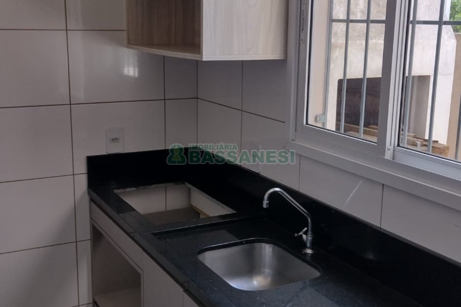 Sobrado com 73m², 3 dormitórios, 1 vaga, no bairro Esplanada em Caxias do Sul para Comprar