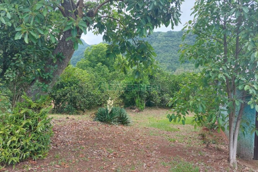 Chácara, 2 dormitórios, 1 vaga, no bairro Galópolis em Caxias do Sul para Comprar