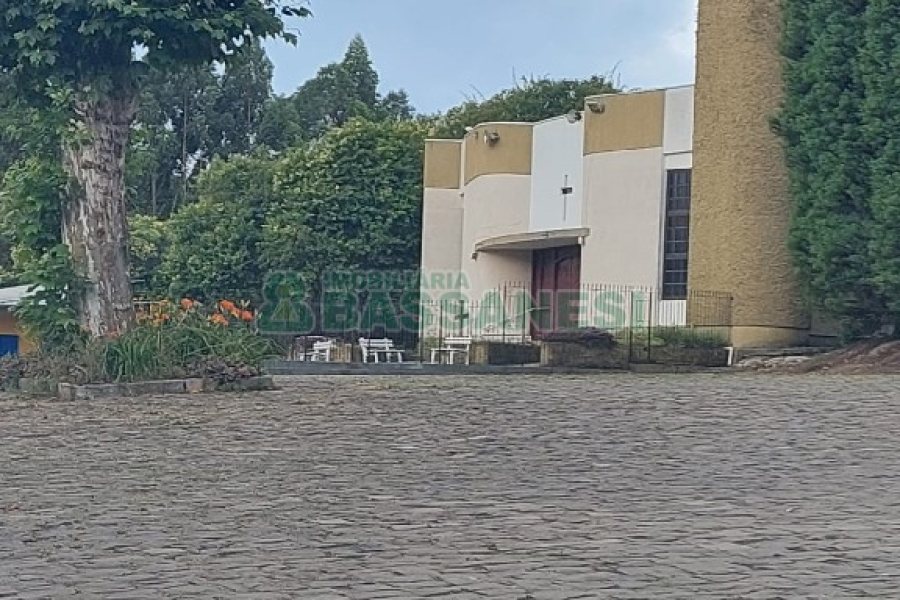 Chácara, 2 dormitórios, 1 vaga, no bairro Galópolis em Caxias do Sul para Comprar