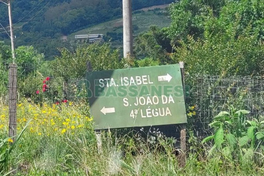 Chácara, 2 dormitórios, 1 vaga, no bairro Galópolis em Caxias do Sul para Comprar
