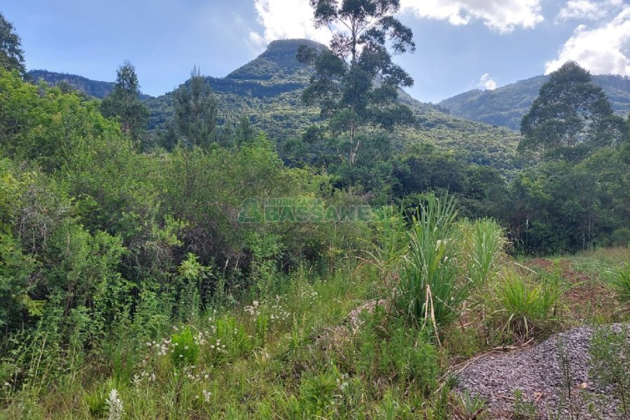 Chácara, 2 dormitórios, 1 vaga, no bairro Galópolis em Caxias do Sul para Comprar