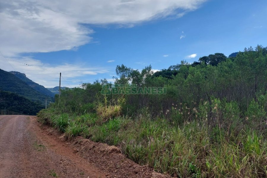 Chácara, 2 dormitórios, 1 vaga, no bairro Galópolis em Caxias do Sul para Comprar
