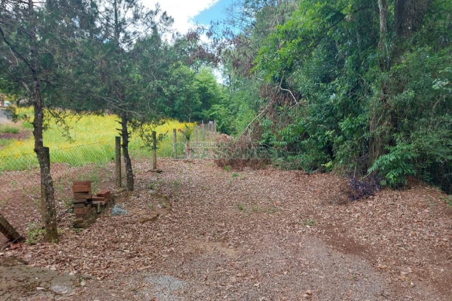 Chácara, 2 dormitórios, 1 vaga, no bairro Galópolis em Caxias do Sul para Comprar