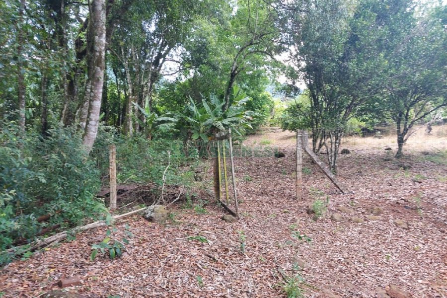 Chácara, 2 dormitórios, 1 vaga, no bairro Galópolis em Caxias do Sul para Comprar