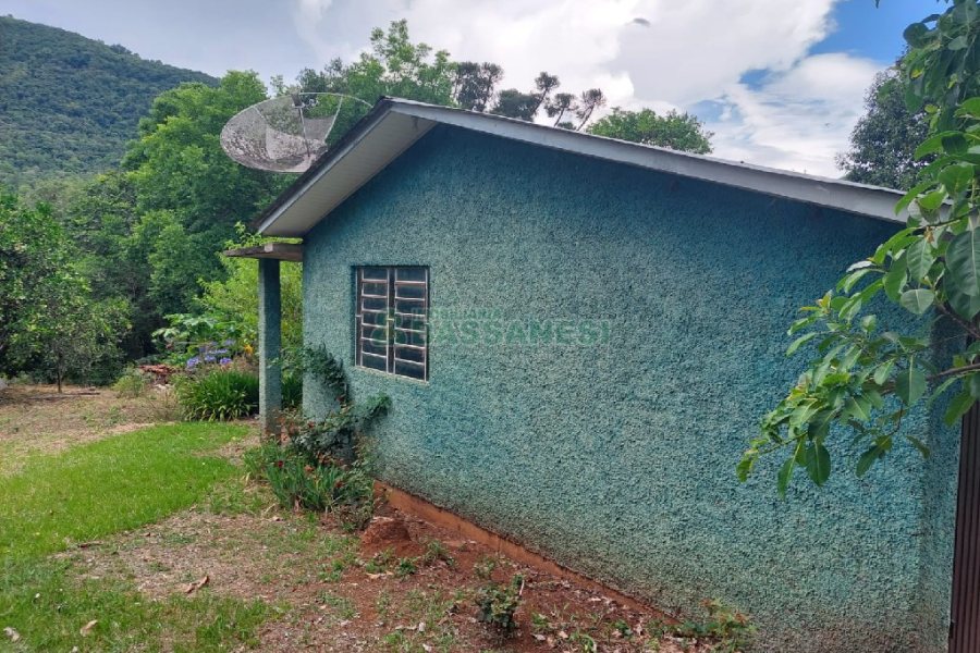 Chácara, 2 dormitórios, 1 vaga, no bairro Galópolis em Caxias do Sul para Comprar