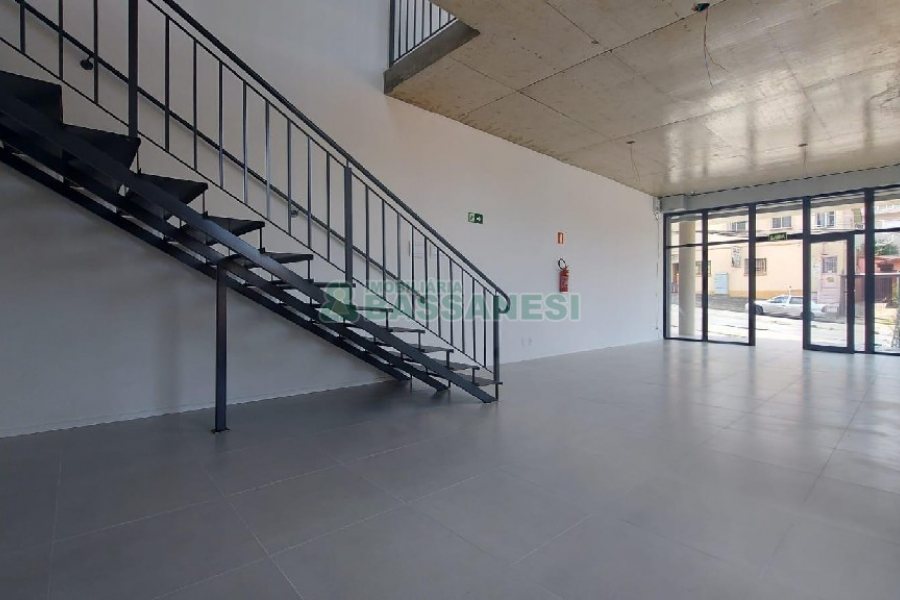 Loja com 143m², no bairro Sagrada Família em Caxias do Sul para Comprar