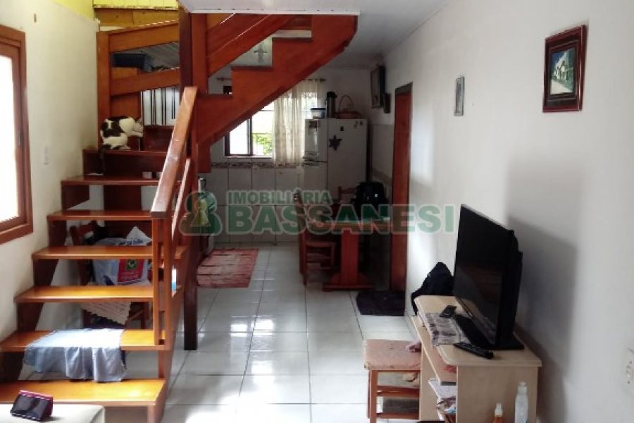 Casa com 61m², 3 dormitórios, 2 vagas, no bairro Jardim Iracema em Caxias do Sul para Comprar