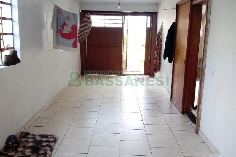 Casa com 61m², 3 dormitórios, 2 vagas, no bairro Jardim Iracema em Caxias do Sul para Comprar