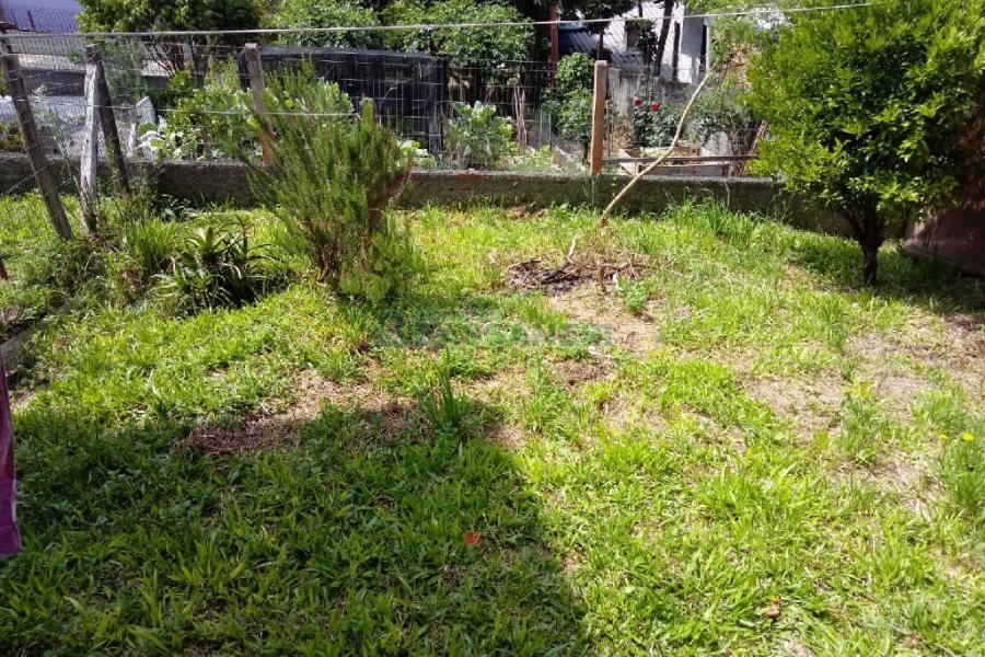 Casa com 61m², 3 dormitórios, 2 vagas, no bairro Jardim Iracema em Caxias do Sul para Comprar