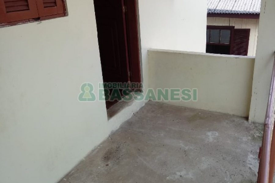 Casa com 61m², 3 dormitórios, 2 vagas, no bairro Jardim Iracema em Caxias do Sul para Comprar