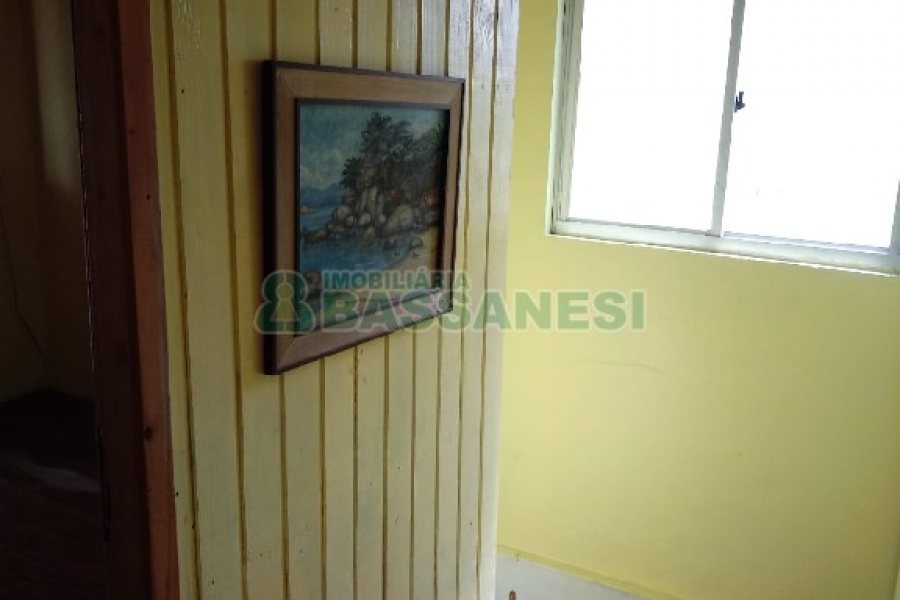 Casa com 61m², 3 dormitórios, 2 vagas, no bairro Jardim Iracema em Caxias do Sul para Comprar