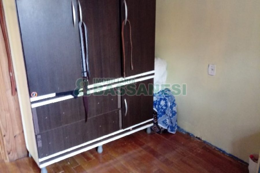 Casa com 61m², 3 dormitórios, 2 vagas, no bairro Jardim Iracema em Caxias do Sul para Comprar