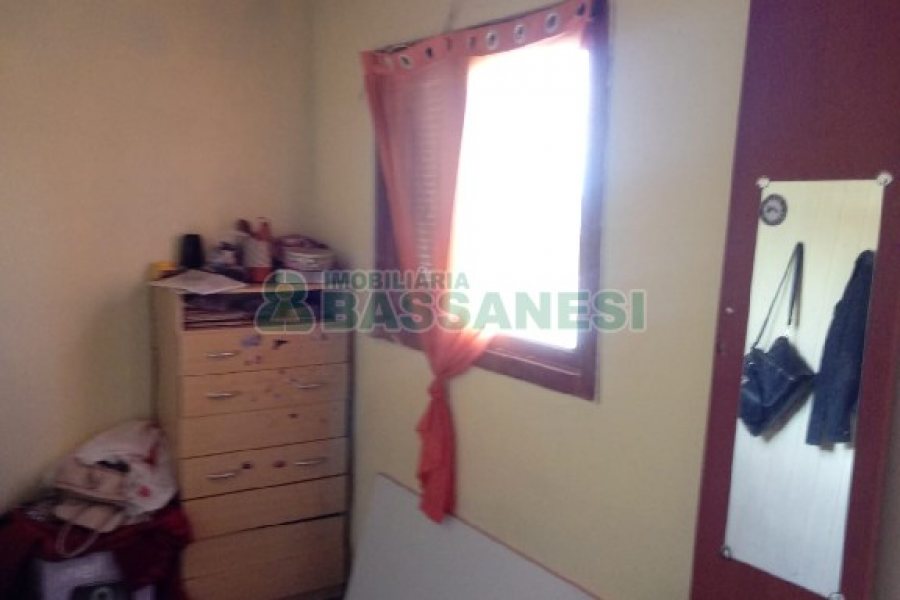 Casa com 61m², 3 dormitórios, 2 vagas, no bairro Jardim Iracema em Caxias do Sul para Comprar