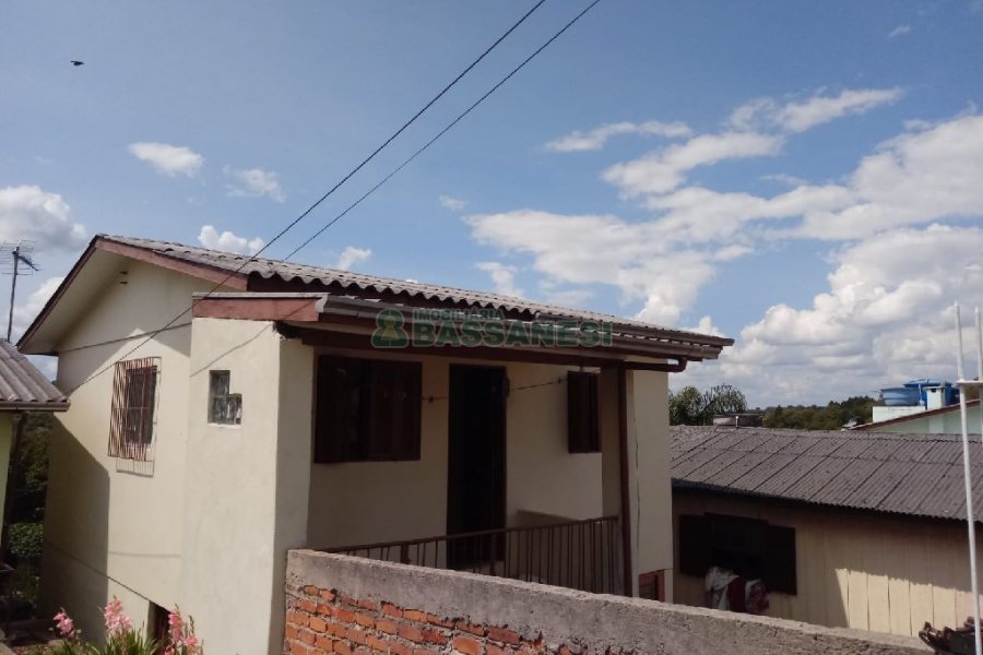 Casa com 61m², 3 dormitórios, 2 vagas, no bairro Jardim Iracema em Caxias do Sul para Comprar