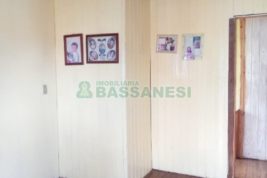 Casa com 61m², 3 dormitórios, 2 vagas, no bairro Jardim Iracema em Caxias do Sul para Comprar
