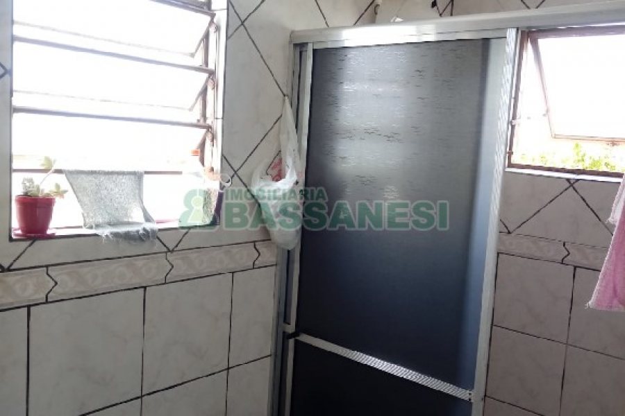 Casa com 61m², 3 dormitórios, 2 vagas, no bairro Jardim Iracema em Caxias do Sul para Comprar