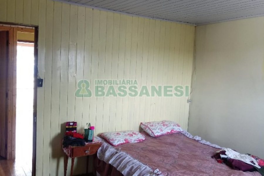 Casa com 61m², 3 dormitórios, 2 vagas, no bairro Jardim Iracema em Caxias do Sul para Comprar
