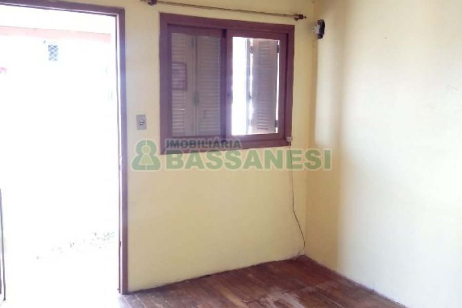 Casa com 61m², 3 dormitórios, 2 vagas, no bairro Jardim Iracema em Caxias do Sul para Comprar